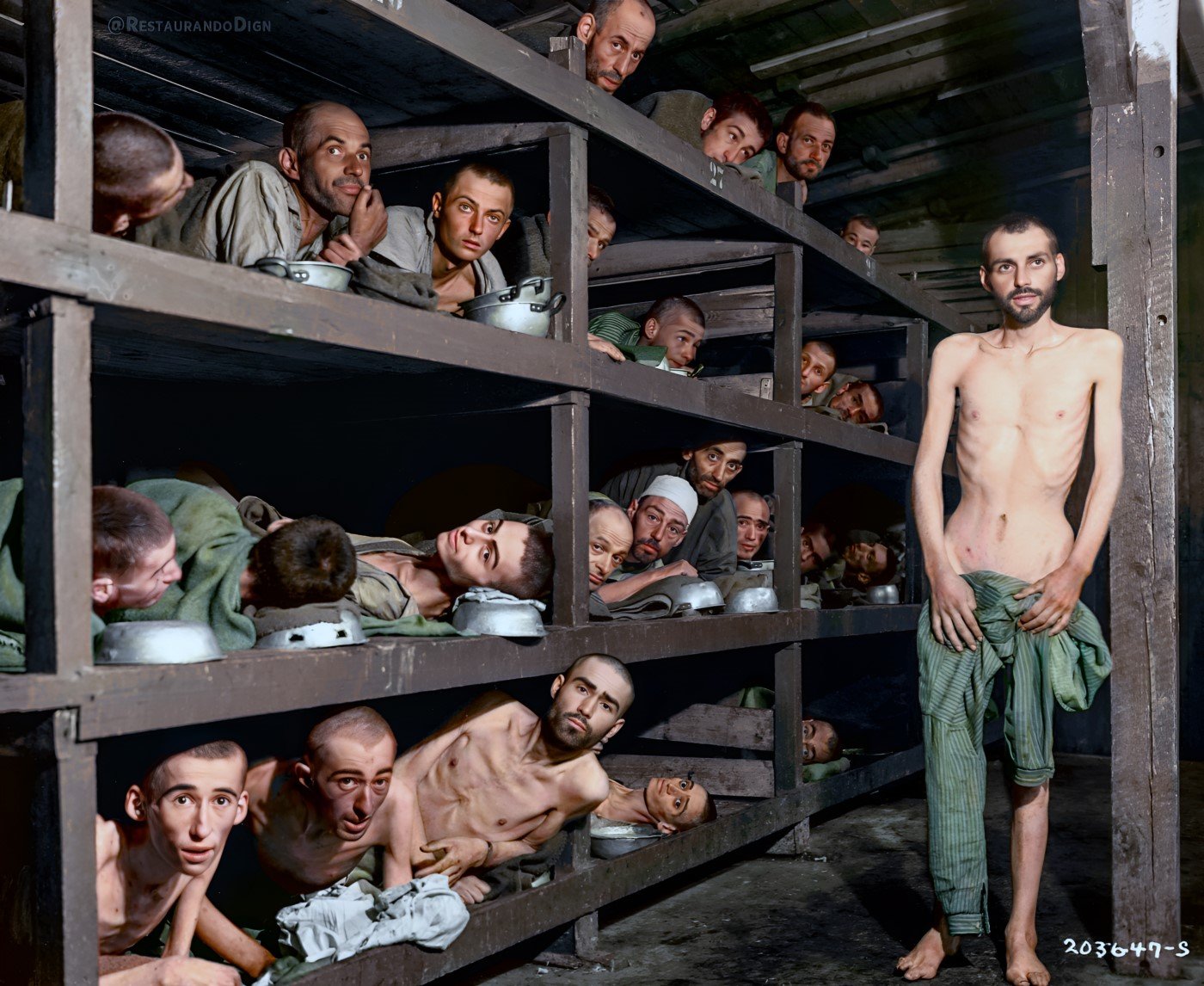 Presos en literas — Fuente: USHMM